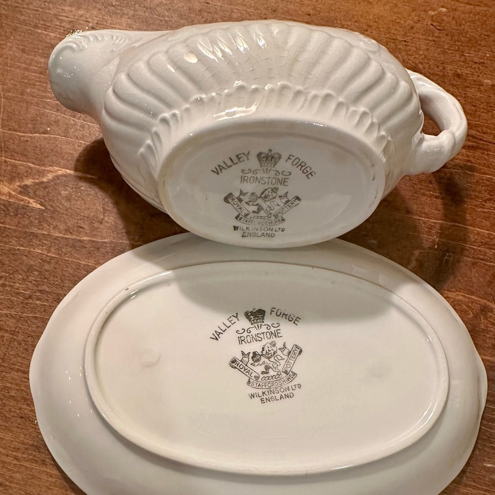 Valley Forge Vintage Creamy Ironstone Gravy Boat and Saucer - Picture 12 of 15